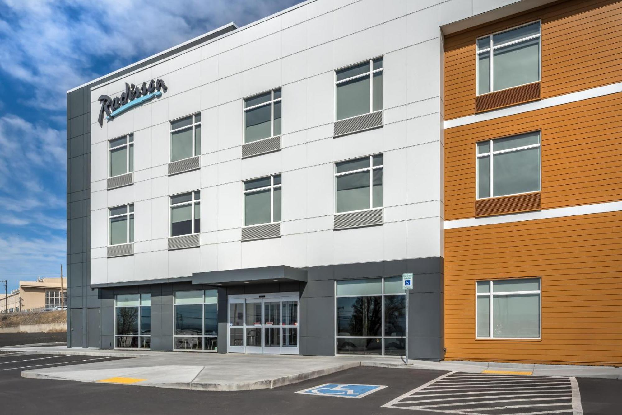 Radisson Hotel Pendleton Airport Extérieur photo